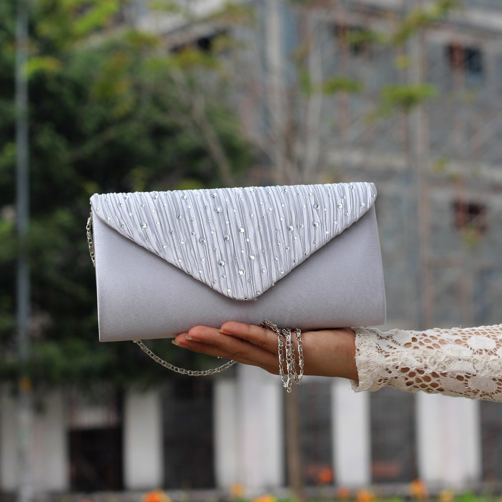 Túi Đeo Chéo Clutch Dáng V