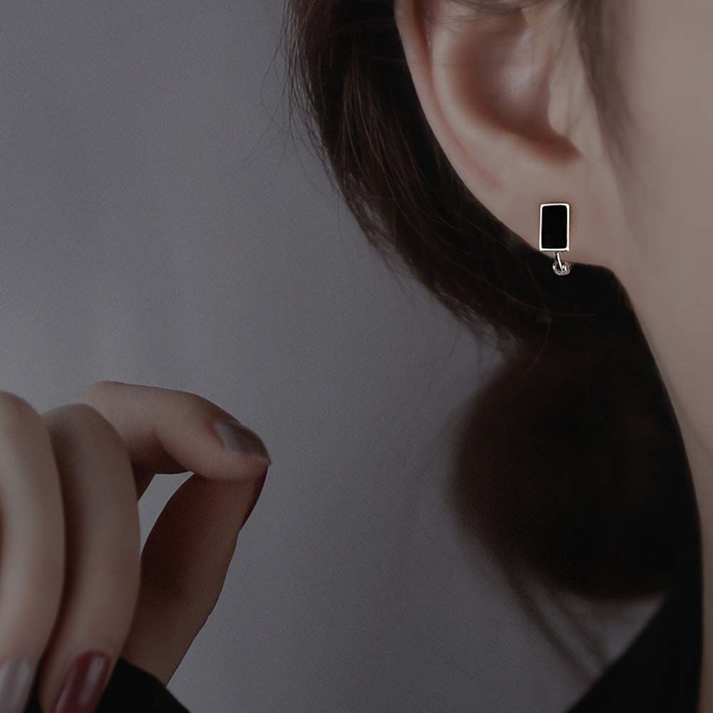 Khuyên Tai Hợp Kim Hình Vuông Màu Đen Phong Cách Hàn Quốc Cá Tính Cho Nữ