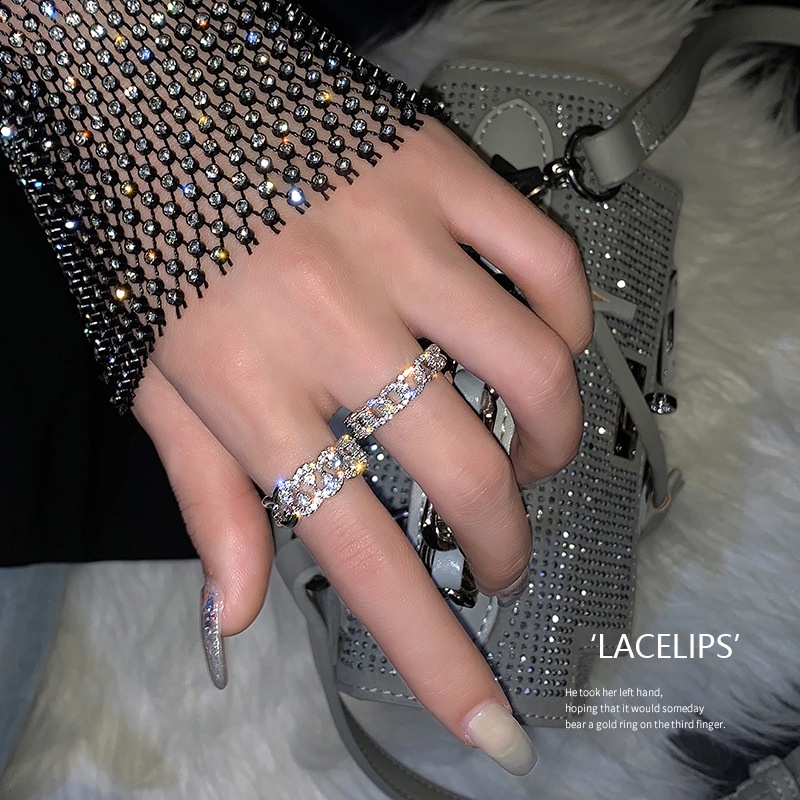 Nhẫn đính đá zircon thời trang sành điệu