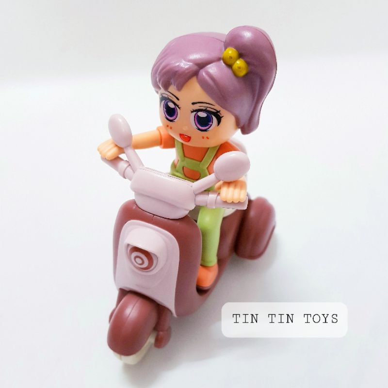 Đồ chơi cô bé chạy xe máy siêu dễ thương