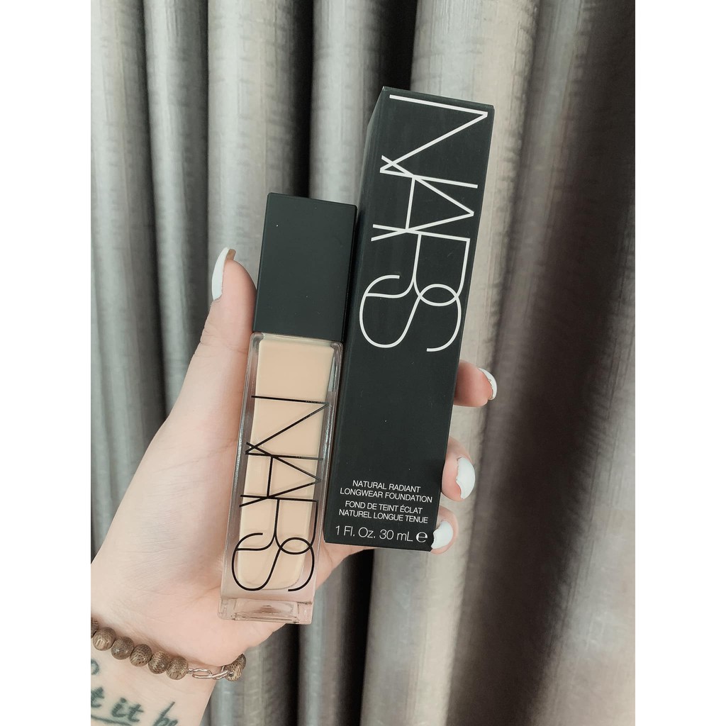 Kem nền Nars natural radiant longwear