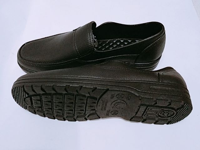 Giày nhựa nam đi mưa