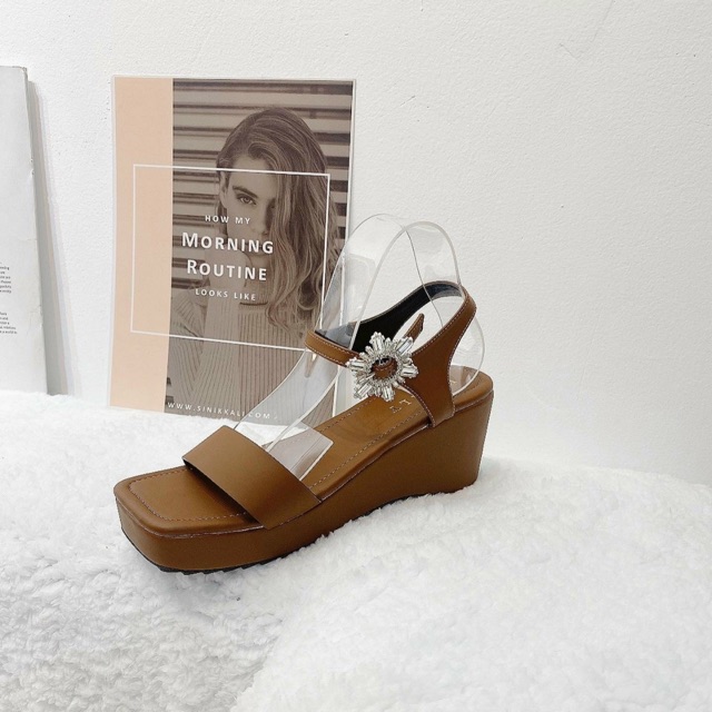 SANDAL XUỒNG BẢN NGANG KHOÁ GÀI HOA