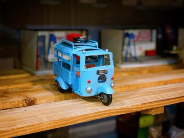 Mô hình trang trí kiểu xe Lam Việt Nam làm bằng tay