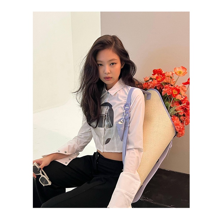 Áo sơ mi trắng tay dài in hình Jennie Blackpink hợp thời trang
