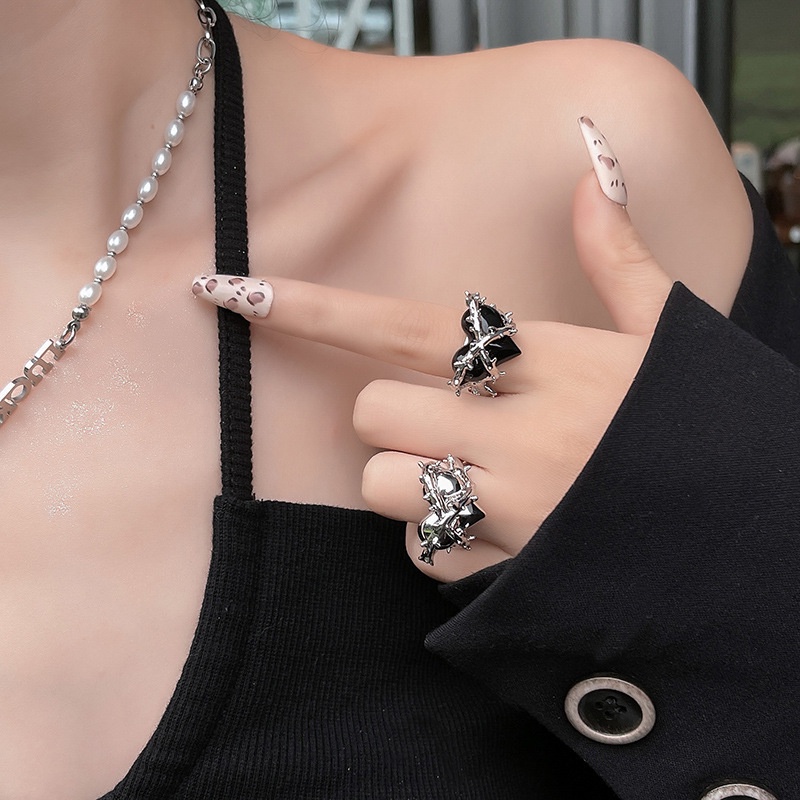 Nhẫn hở thiết kế hình trái tim màu đen có thể điều chỉnh phong cách cá tính