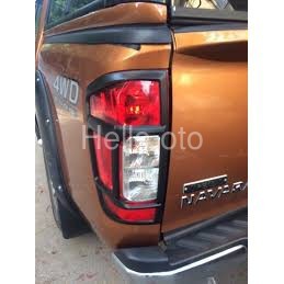 Ốp Viền Đèn Pha Hậu Cho Xe Nissan Navara 2016 đến 2020 màu đen