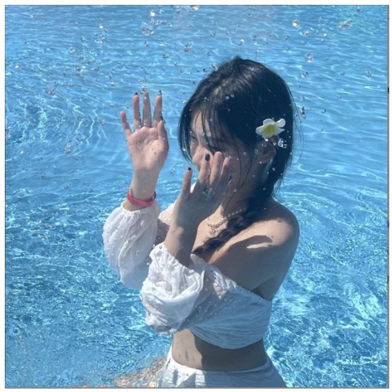 Hoa Cho Tóc Đi Biển 1 Cái Sứ