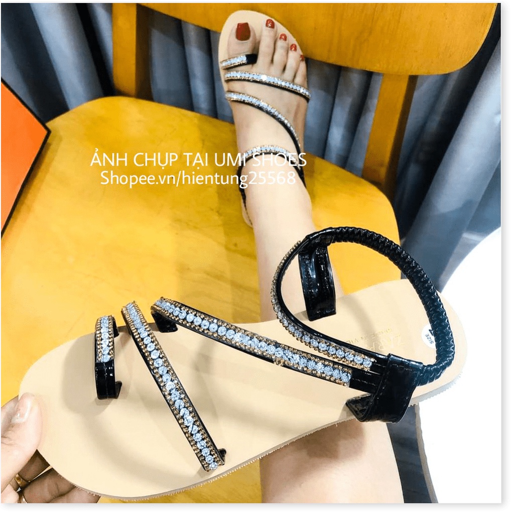 💓 Dép sandal kẹp xỏ ngón đính đá 3 quai đế bằng bệt đi mưa 2 màu đen/trắng mẫu mới hot trend xinh rẻ đẹp ღ 𝒮𝐻❁𝐸𝒮 𝐹