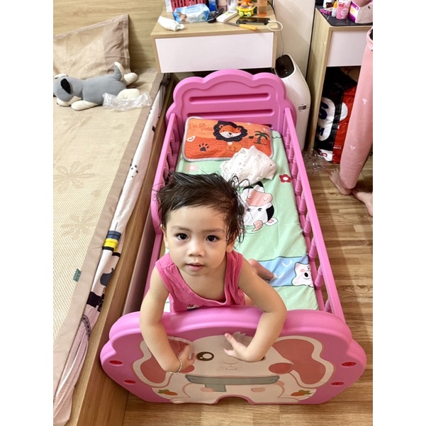Giường nhựa cho bé, giường ngủ trẻ em kèm đệm  dừa kích thước 142*78*61 . Bảo hành 2 năm của HAPPY HOME