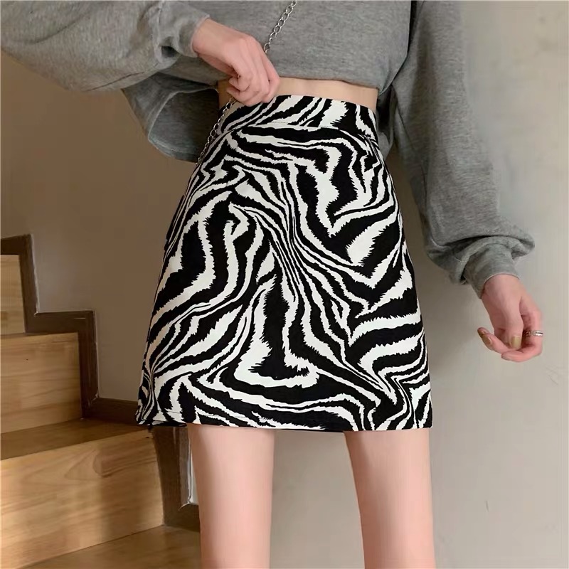 Chân váy chữ A lưng cao họa tiết ngựa vằn cá tính dành cho phái đẹp