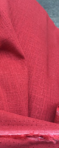 Vải linen tưng gân màu đỏ đô.