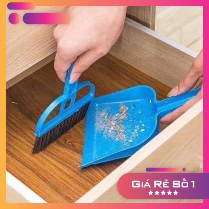 Chổi Quét Bàn Thờ , bàn ghế, máy tính
