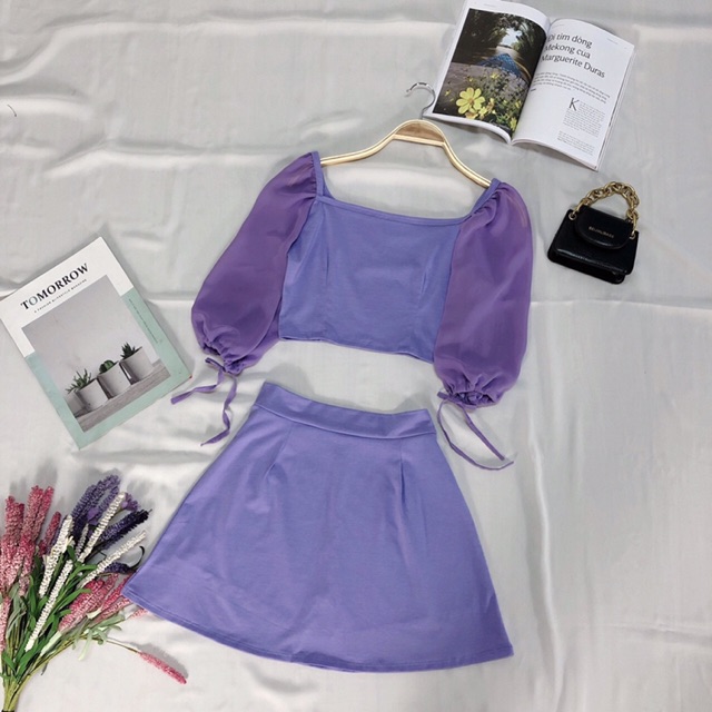 Sét áo croptop tay phồng kèm chân váy ngắn có quần trong | BigBuy360 - bigbuy360.vn