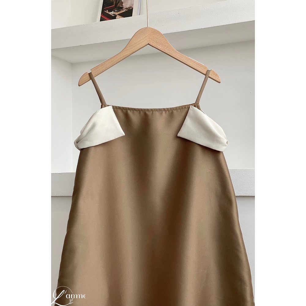 [NEW ARRIVIAL] Đầm bầu đi tiệc chất vải tafta cao cấp ELLE DRESS màu nâu be phối hai dây nơ by L'amme