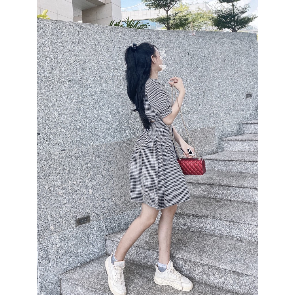 Đầm caro đính cúc sau hở lưng nhẹ nhàng