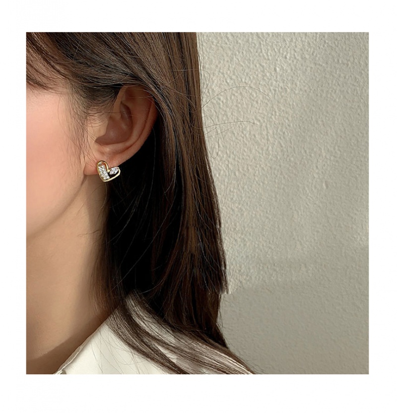 Khuyên Tai Nữ Hình Trái Tim Thời Trang Hàn Quốc Xinh Xắn