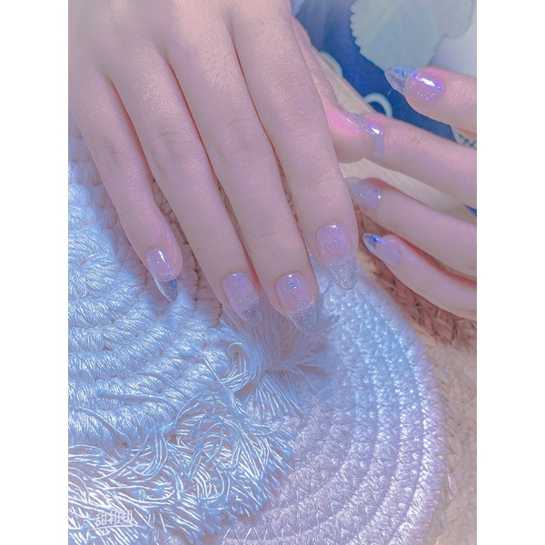 Nail box móng trong hiệu ứng flask ánh tím
