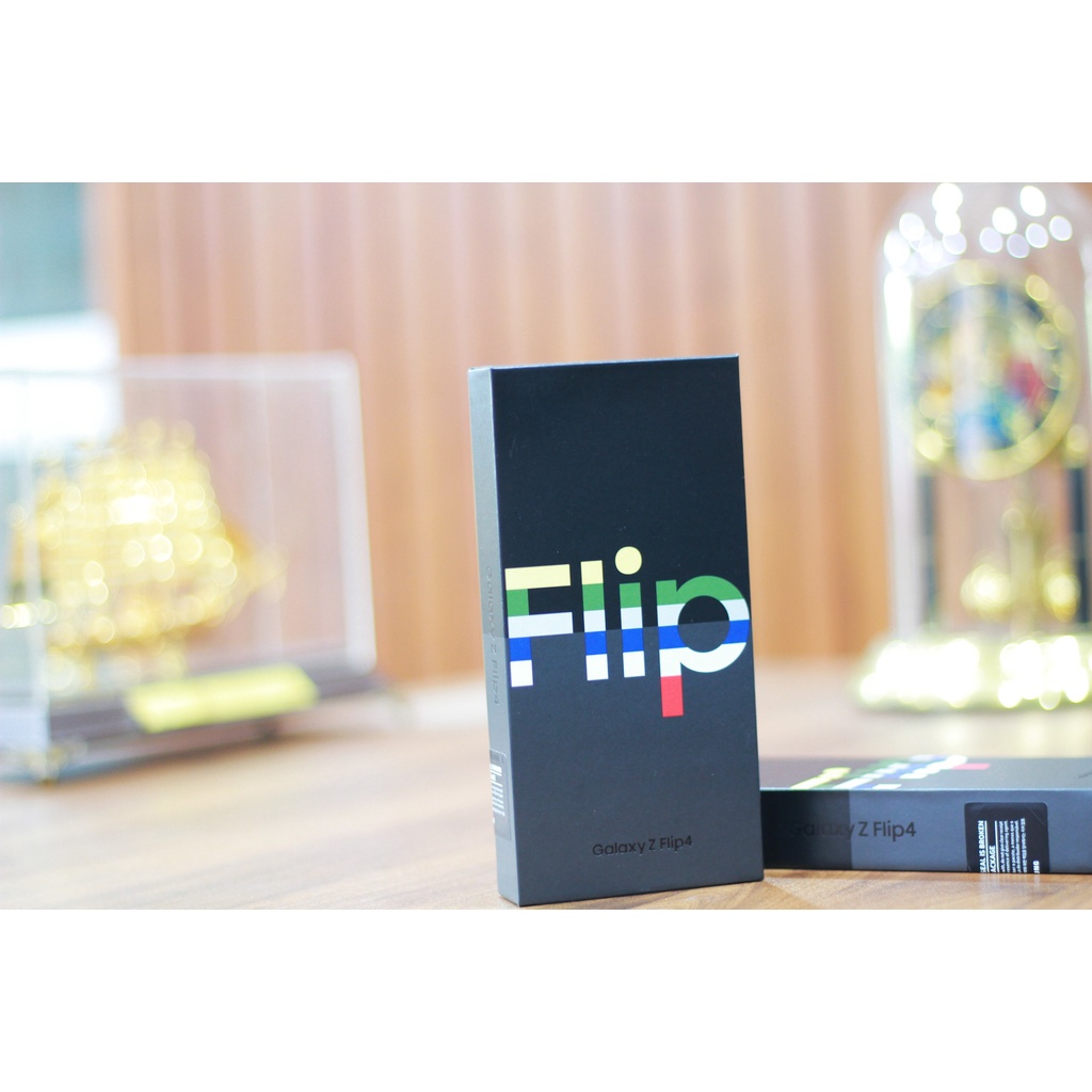 Điện thoại Samsung Galaxy Z Flip 4 Bespoke Edition 256GB