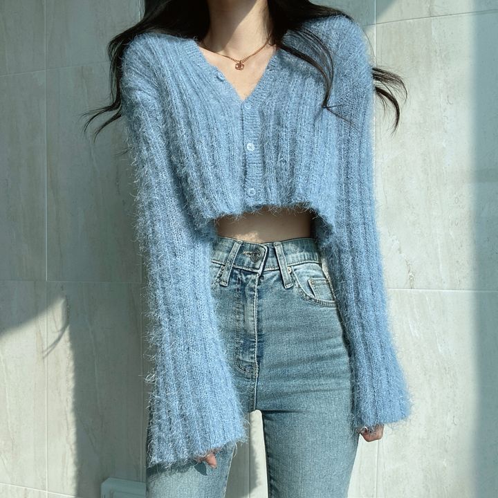 Áo len nữ dáng croptop tay loe dài lông vũ mềm mịn mẫu mới 2022