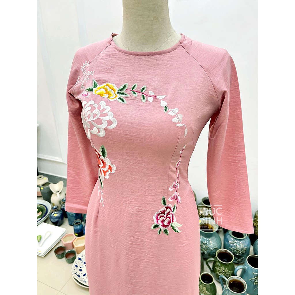 Áo dài thêu hoa cúc, áo dài cưới màu hồng - trắng hoa đỏ