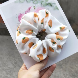 Dây buộc tóc scrunchies hình quả dâu màu cam