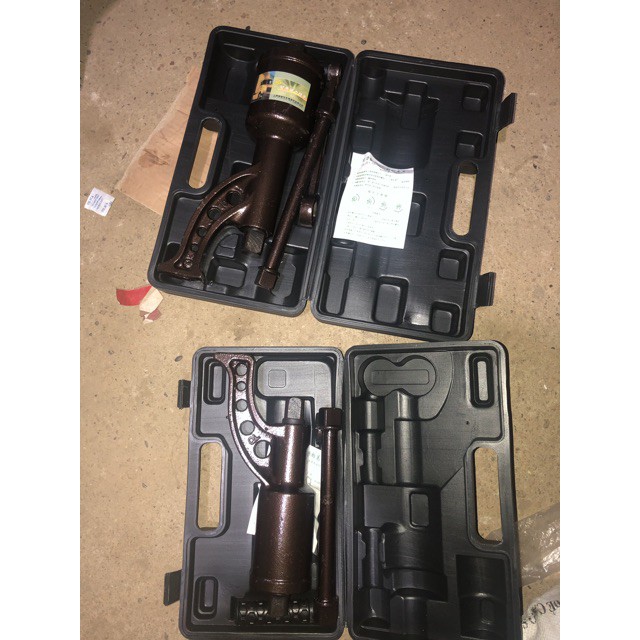 Tháo lốp ô tô bộ to và bộ nhỏ