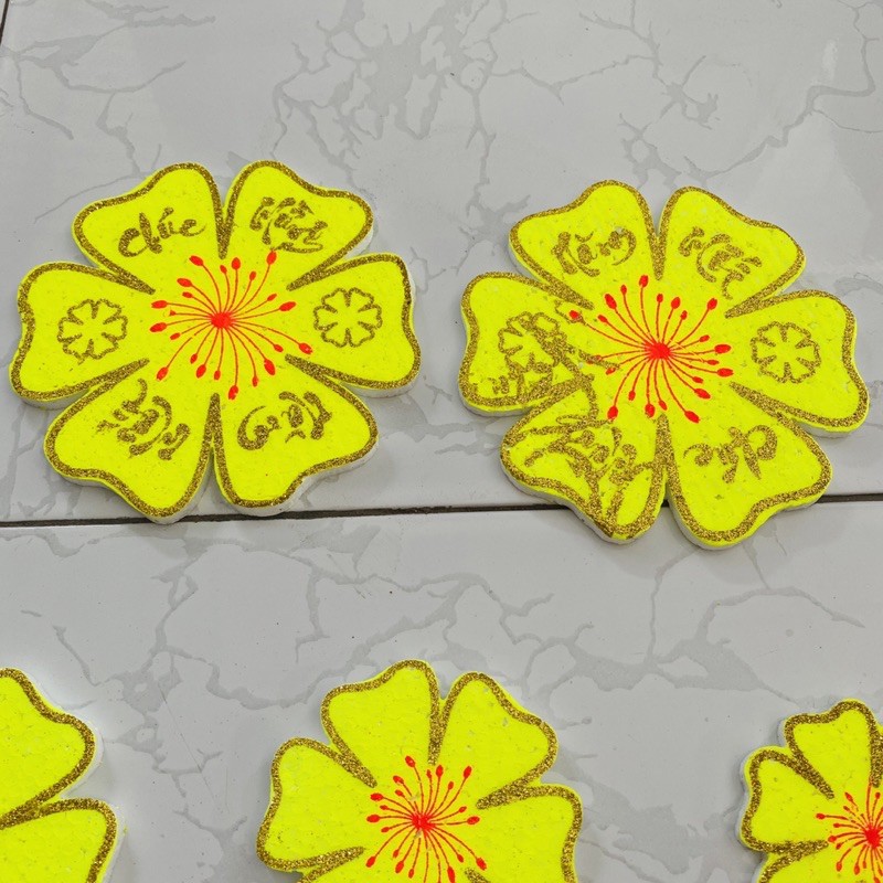 Hoa mai xốp dán tường