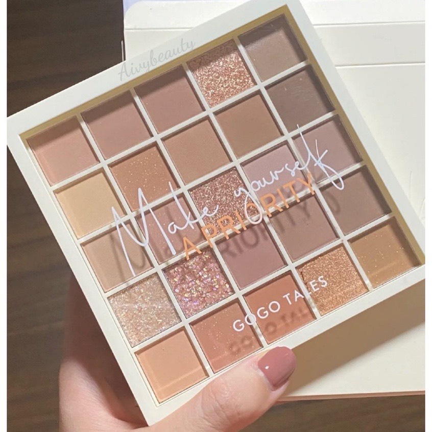 Bảng phấn mắt 25 ô màu GOGO TALES Crystal Color Charming Eyes tone màu đặc sắc dễ sử dụng, phấn lì mịn có nhũ lâu trôi