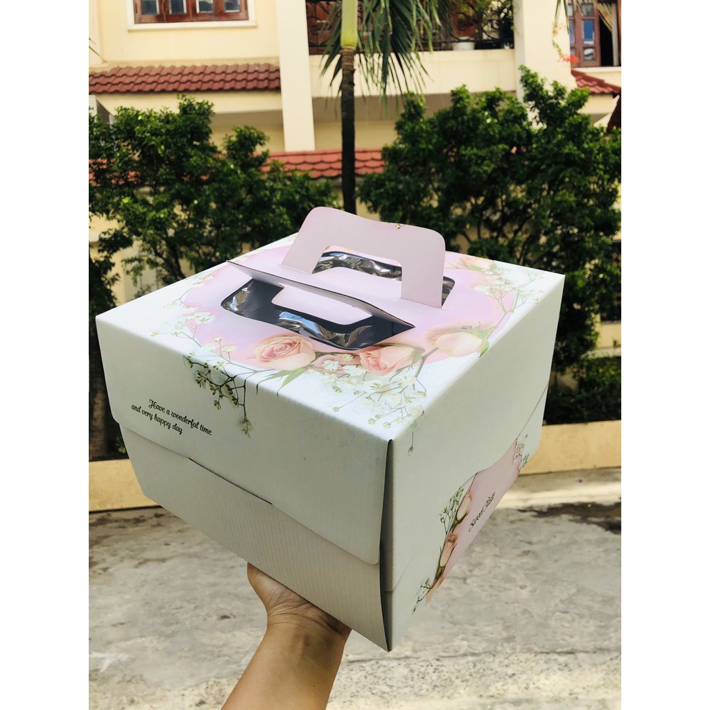 Hộp bánh kem giấy size 23*23*17cm - hộp kèm đế trắng - họa tiết ngẫu nhiên-