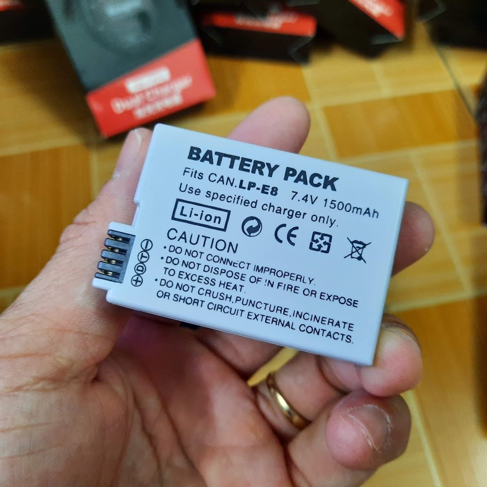 Pin LP-E8 1500mah dùng cho máy ảnh canon 550D 600D 650D 700D X4 X5 dung lượng cao