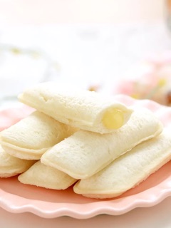 Bánh sữa chua Three Squirrels thơm ngon