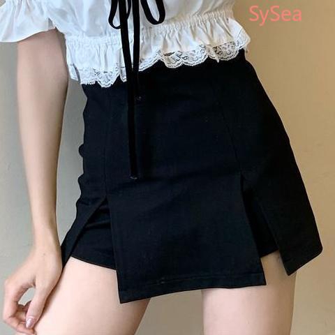 Áo Kiểu Tay Phồng Phối Ren Và Chân Váy Đen Phong Cách Nữ Tính