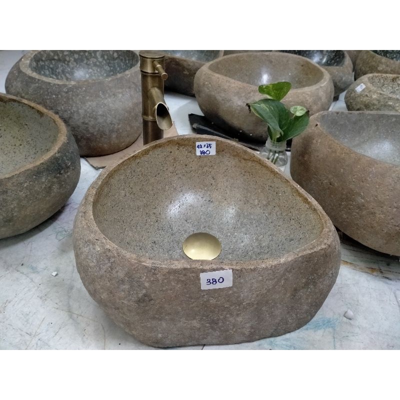Lavabo đá cuội