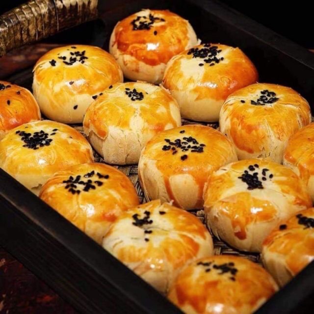 20  chiếc   Bánh đậu đỏ nhân trứng muối