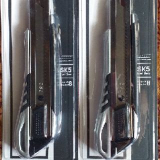 Dao rọc giấy Deli 2057