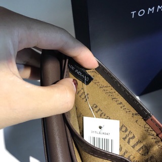 VÍ NAM TOMMY DA THẬT BAO CHECK CODE STORE