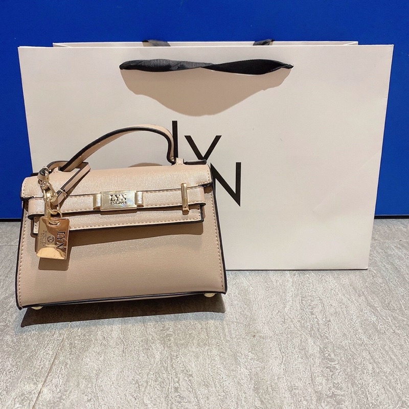Túi quai cầm kèm charm sz 20 cm