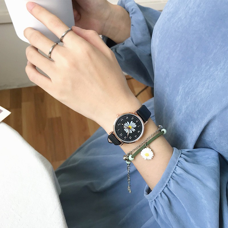 Đồng hồ đeo tay nữ kèm hộp+vòng tay (có bán lẻ)