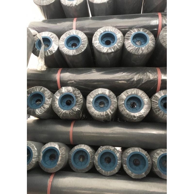 Nilong đen trải sàn trong công trình xây dựng khổ 2m