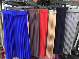 Chân váy xếp ly kèm đai