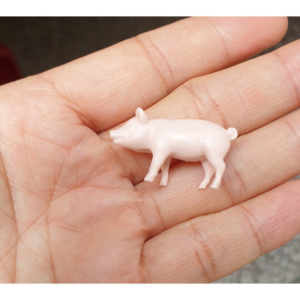 Mô hình con lợn bằng nhựa