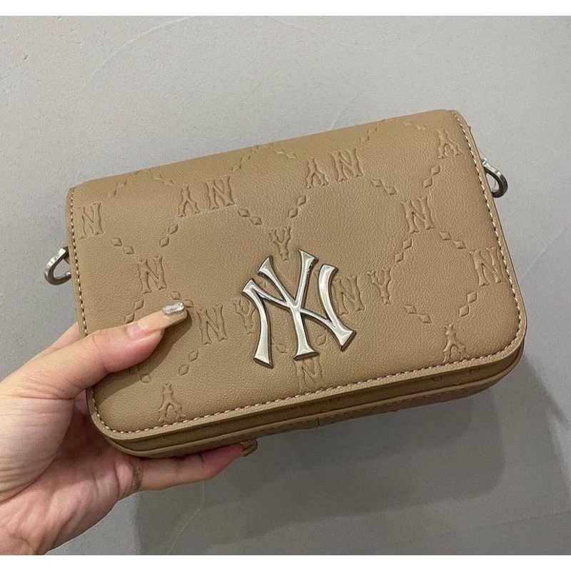 (1:1 TQXK)Túi đeo chéo trắng M//L//B TQXK đẹp không tì vết full bộ tag-mac-logo-túi nilong, 2màu