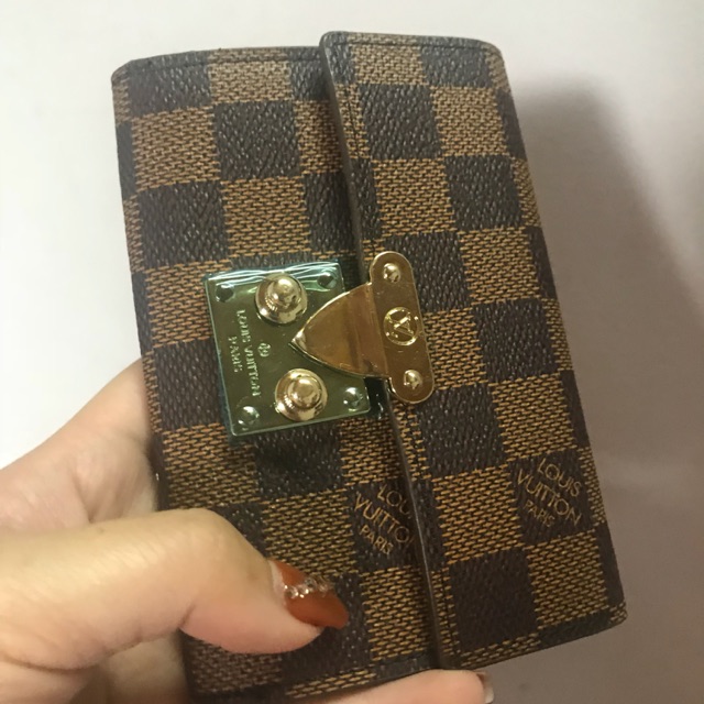 Ví cầm tay nữ