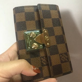 Ví cầm tay nữ