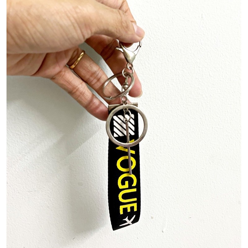Mẫu móc treo quần thời trang