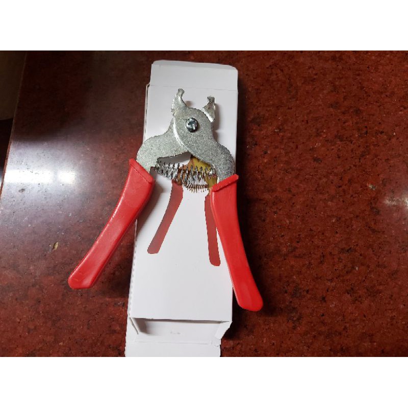 Kìm ghép lồng