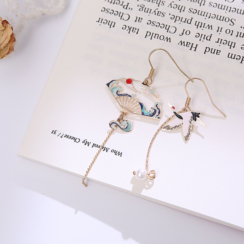 Khuyên Tai Hình Quạt Giấy Và Chim Hạc Độc Đáo