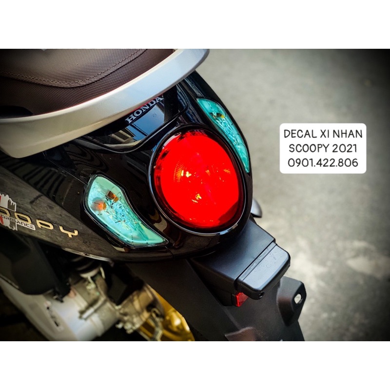 Decal Xi Nhan Đèn Hậu Scoopy 2021