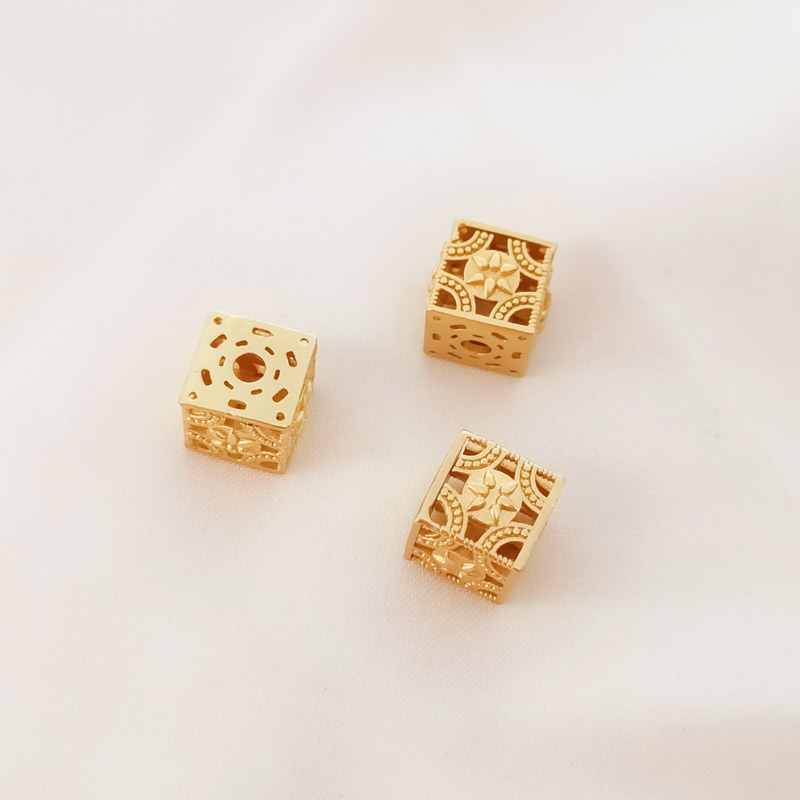 Charm bead Vòng Rỗng Ba Chiều Mặt Nhám Màu Vàng Đồng Cổ Điển Họa Tiết Hoa Cúc Mùa Thu